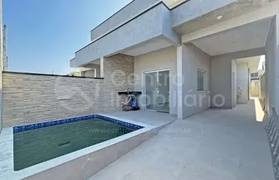 Casa à venda com piscina e 3 quartos em peruíbe, no bairro flora rica