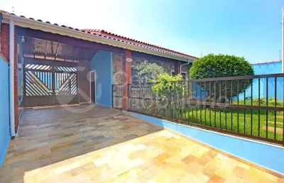 Casa à venda com piscina e 3 quartos em peruíbe, no bairro jardim ribamar
