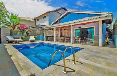 Casa à venda com piscina e 3 quartos em peruíbe, no bairro bougainvillee iii