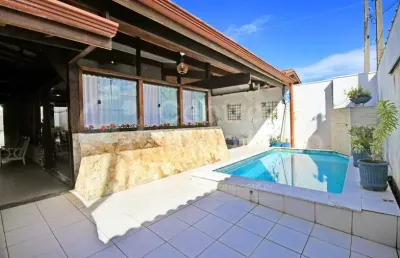 Casa à venda com piscina e 4 quartos em peruíbe, no bairro parque balneario oasis