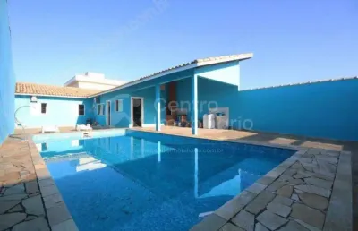Casa à venda com piscina e 2 quartos em peruíbe, no bairro estancia sao jose