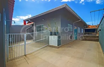 Casa à venda com piscina e 3 quartos em peruíbe, no bairro cidade nova peruíbe