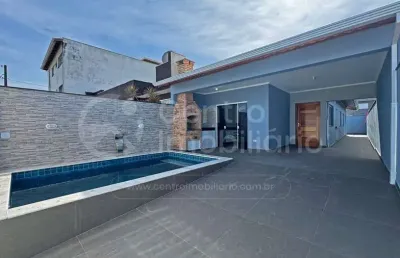 Casa à venda com piscina e 2 quartos em peruíbe, no bairro flora rica
