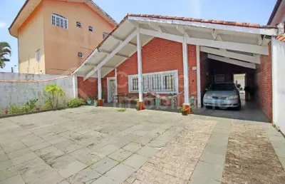 Casa à venda com 3 quartos em peruíbe, no bairro centro