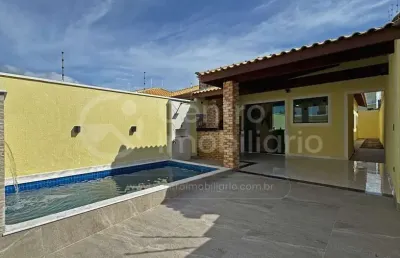 Casa à venda com piscina e 3 quartos em peruíbe, no bairro parque d aville