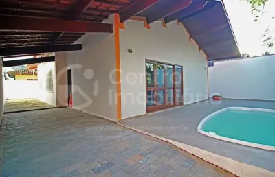 Casa à venda com piscina e 3 quartos em peruíbe, no bairro parque turistico
