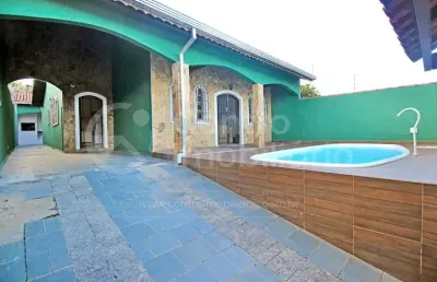 Casa à venda com piscina e 4 quartos em peruíbe, no bairro belmira novaes