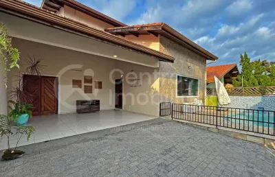 Casa à venda com piscina e 4 quartos em peruíbe, no bairro stella maris