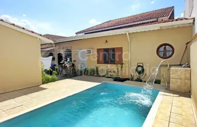Casa à venda com piscina e 7 quartos em peruíbe, no bairro centro