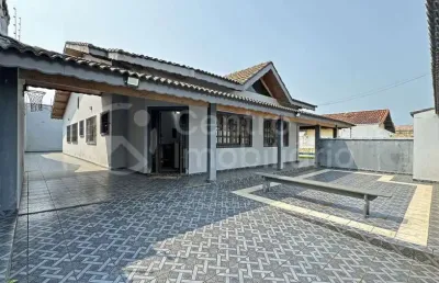 Casa à venda com piscina e 4 quartos em peruíbe, no bairro estancia balnearia convento velho