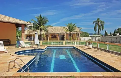 Casa à venda com piscina e 4 quartos em peruíbe, no bairro bougainvillee v