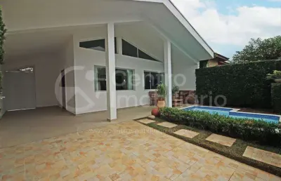 Casa à venda com piscina e 4 quartos em peruíbe, no bairro parque balneario oasis