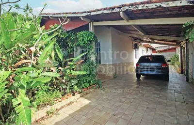 Casa à venda com 3 quartos em peruíbe, no bairro centro