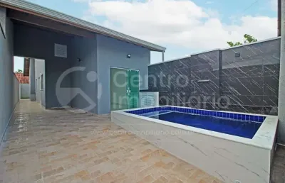 Casa à venda com piscina e 2 quartos em peruíbe, no bairro balneario sao joao batista