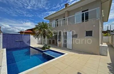 Casa à venda com piscina e 4 quartos em peruíbe, no bairro bougainvillee iv