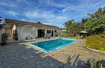 Casa à venda com piscina e 4 quartos em peruíbe, no bairro stella maris