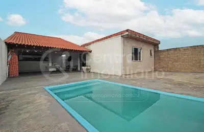Casa à venda com piscina e 2 quartos em peruíbe, no bairro flora rica