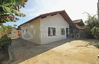 Casa à venda com 2 quartos em peruíbe, no bairro jardim brasil