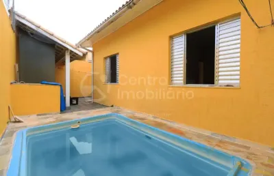 Casa à venda com piscina e 3 quartos em peruíbe, no bairro parque balneario oasis