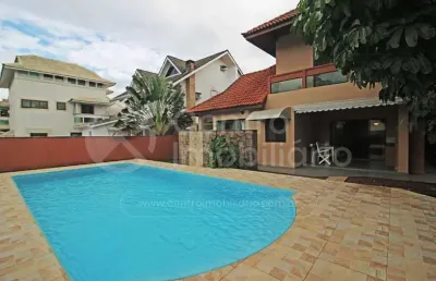 Casa à venda com piscina e 4 quartos em peruíbe, no bairro bougainvillee i