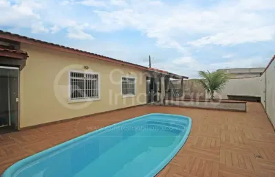 Casa à venda com piscina e 3 quartos em peruíbe, no bairro cidade nova peruíbe