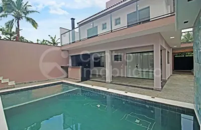 Casa à venda com piscina e 5 quartos em peruíbe, no bairro centro