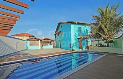 Casa à venda com piscina e 3 quartos em peruíbe, no bairro estancia sao jose
