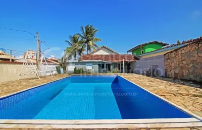 Casa à venda com piscina e 2 quartos em peruíbe, no bairro belmira novaes