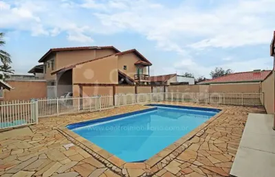 Casa à venda com piscina e 2 quartos em peruíbe, no bairro estancia sao jose