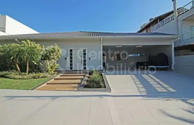 Casa à venda com piscina e 4 quartos em peruíbe, no bairro jd tres marias