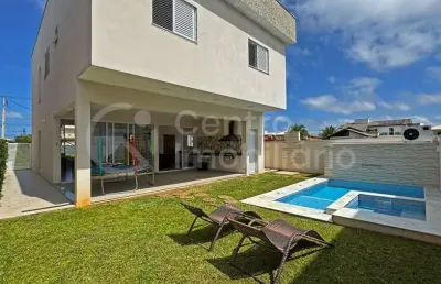 Casa à venda com piscina e 4 quartos em peruíbe, no bairro bougainvillee iv