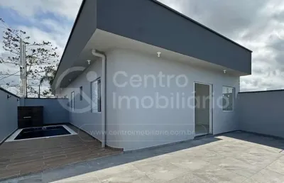 Casa à venda com piscina e 2 quartos em peruíbe, no bairro estancia sao jose