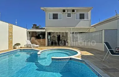 Casa à venda com piscina e 4 quartos em peruíbe, no bairro balneario barra de jangada