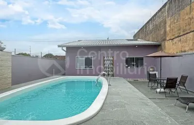Casa à venda com piscina e 3 quartos em peruíbe, no bairro maria h novaes