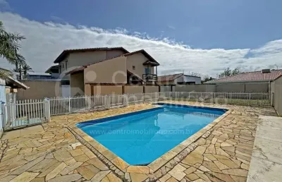 Casa à venda com piscina e 2 quartos em peruíbe, no bairro estancia sao jose