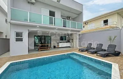 Casa à venda com piscina e 3 quartos em peruíbe, no bairro jd tres marias