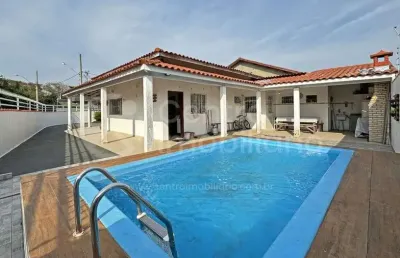 Casa à venda com piscina e 2 quartos em peruíbe, no bairro balneário casa blanca