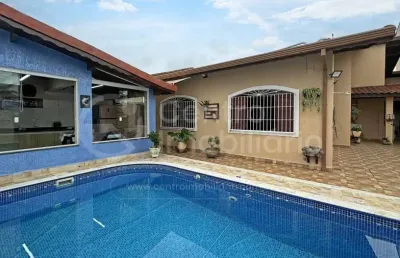 Casa à venda com piscina e 4 quartos em peruíbe, no bairro belmira novaes