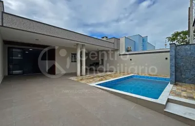 Casa à venda com piscina e 3 quartos em peruíbe, no bairro estancia sao jose