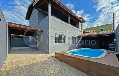 Casa à venda com piscina e 3 quartos em peruíbe, no bairro balneario sao joao batista