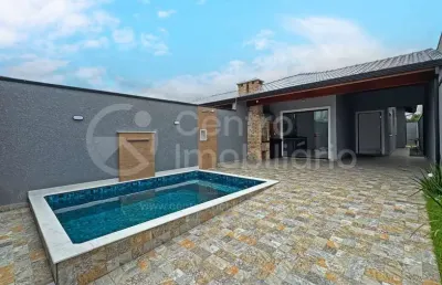 Casa à venda com piscina e 2 quartos em peruíbe, no bairro parque d aville
