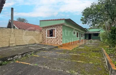 Casa à venda com 2 quartos em peruíbe, no bairro belmira novaes