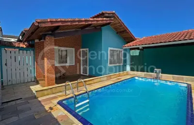 Casa à venda com piscina e 3 quartos em peruíbe, no bairro centro