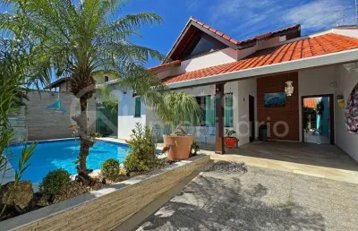 Casa à venda com piscina e 4 quartos em peruíbe, no bairro jardim imperador