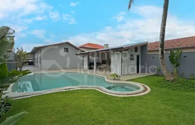 Casa à venda com piscina e 4 quartos em peruíbe, no bairro cidade nova peruíbe