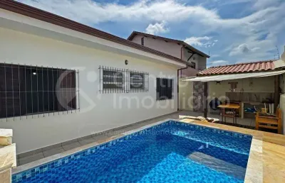Casa à venda com piscina e 3 quartos em peruíbe, no bairro parque balneario oasis
