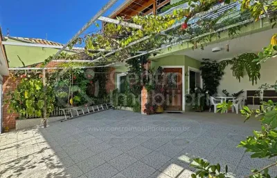 Casa à venda com piscina e 4 quartos em peruíbe, no bairro parque balneario oasis