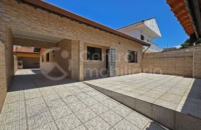 Casa à venda com 3 quartos em peruíbe, no bairro parque balneario oasis