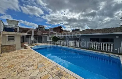 Casa à venda com piscina e 3 quartos em peruíbe, no bairro jardim imperador