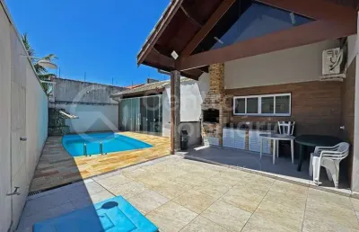 Casa à venda com piscina e 3 quartos em peruíbe, no bairro jardim beira mar